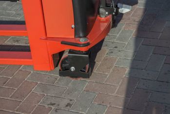 Штабелер полуэлектрический LEISTUNGLIFT S 1530 - Фото №3