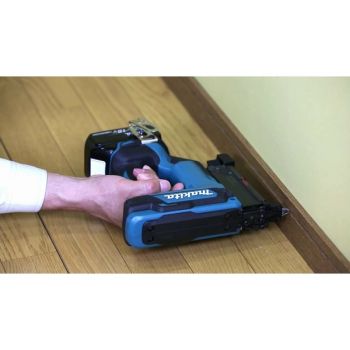 Аккумуляторный гвоздезабиватель для шпильки Makita Li-ion 18В Каркас (DPT353Z) - Фото №3