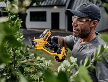 Секатор аккумуляторный DeWalt DCMPP568P1 - Фото №6