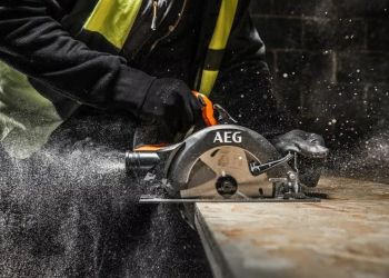 Пила циркулярная аккумуляторная AEG BKS18BL2-0 Каркас (4935479661) - Фото №3
