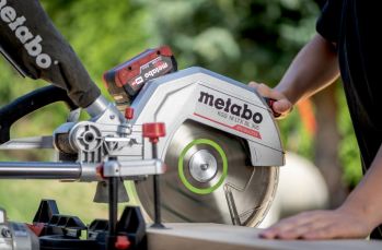 Торцювальна акумуляторна пила Metabo KGS 18 LTX BL 305 Каркас (614305850) - Фото №5