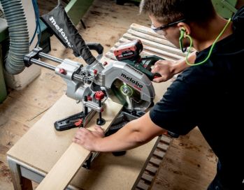 Торцовочная пила аккумуляторная Metabo KGS 18 LTX BL 254 (614254650) - Фото №2