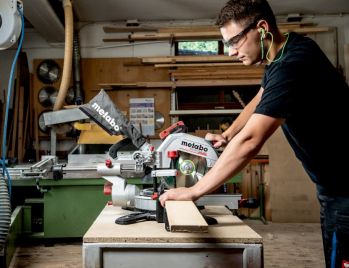 Торцовочная пила аккумуляторная Metabo KGS 18 LTX BL 254 (614254650) - Фото №5
