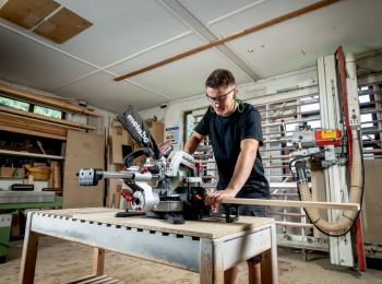 Торцовочная пила аккумуляторная Metabo KGS 18 LTX BL 254 (614254650) - Фото №6