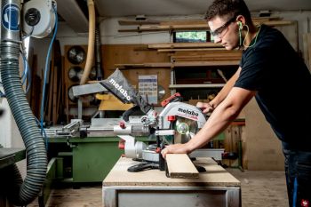 Пила торцовочная аккумуляторная Metabo KGS 18 LTX BL 254 (614254920) - Фото №3