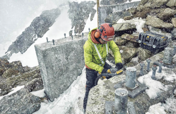 Шлифмашина угловая аккумуляторная DeWALT DCG418X2 - Фото №6