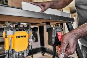 Фрезер сетевой DeWALT DWE627KT - Фото №3