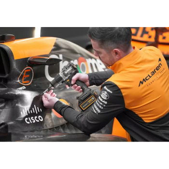 Шуруповерт ударный бесщеточный DeWALT McLaren F1 Team Limited Edition DCD85MP2T - Фото №5