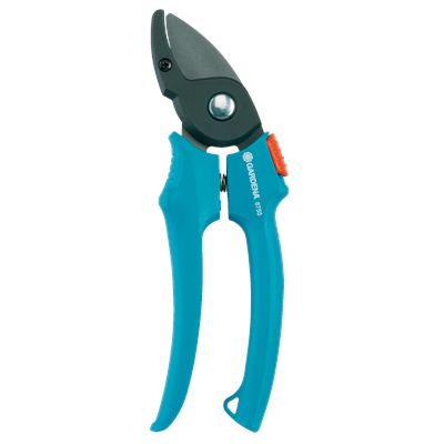 Секатор с наковаленкой GARDENA Classic 8755